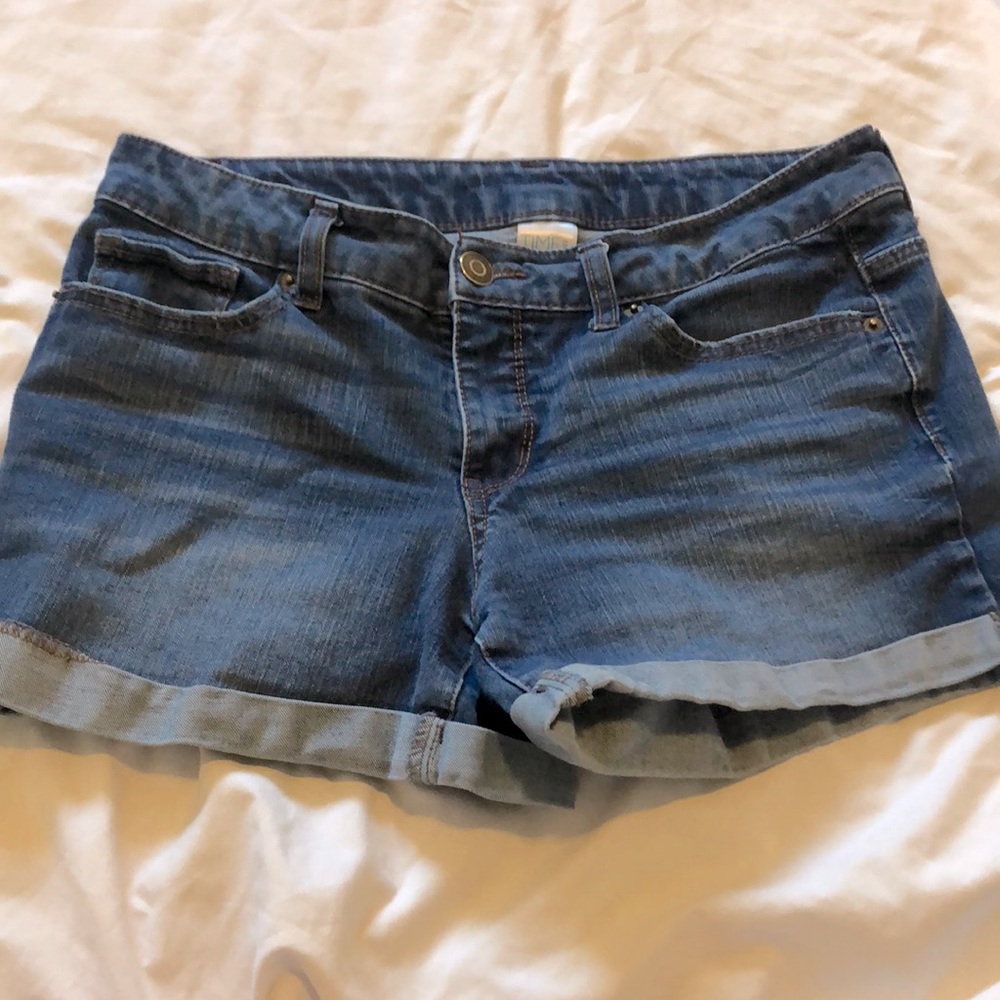 Blue jean shorts with 4 pockets